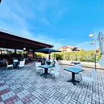Platino Apartment - Jacuzzi Privata Con Tre Piscine Residenziali Ed Un Bar A 200M Dal Lago Apartament *