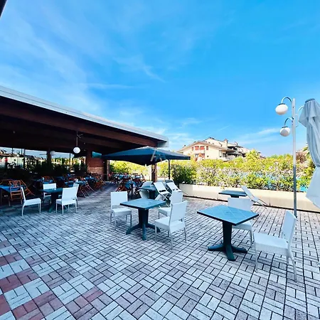 Platino - Jacuzzi Privata Con Tre Piscine Residenziali Ed Un Bar A 200m Dal Lägenhet *