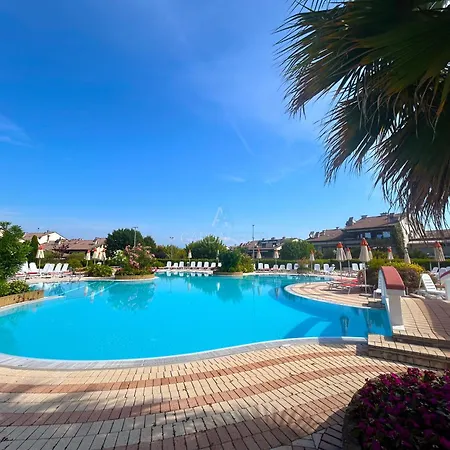 Platino Apartment - Jacuzzi Privata Con Tre Piscine Residenziali Ed Un Bar A 200M Dal Lago Apartament