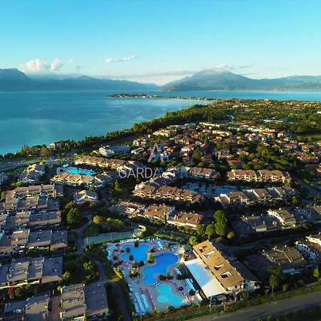 Apartament Platino Apartment - Jacuzzi Privata Con Tre Piscine Residenziali Ed Un Bar A 200M Dal Lago